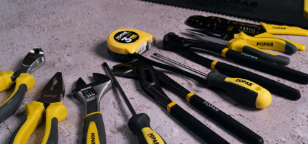 Ergonomija in učinkovitost: kako izbrati prave klešče za vaše delo